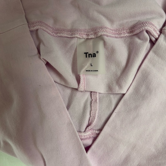 Aritzia TNA atmosphere 7 inch short -size L - Picture 4 of 4